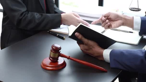 Prawnicy Posiadający Koncepcje Usług Prawnych Kancelarii Adwokackiej Doradztwo Prawne Zakresie — Wideo stockowe