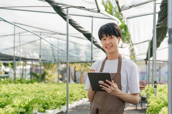 Contadino Piantagione Controllo Qualità Tablet Agricoltura Moderna Tecnologia Concetto Agricoltura — Foto Stock