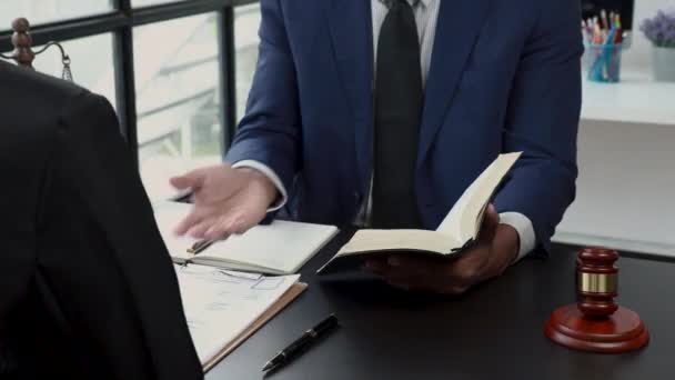 Ügyvédek Akik Jogi Szolgáltatások Fogalmát Ügyvédi Irodában Munka Jogi Tanácsadás — Stock videók