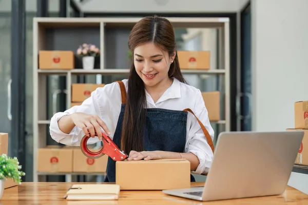 Азіатська Власник Бізнес Жінка Працює Вдома Онлайн Продажу Покупок Упаковки — стокове фото