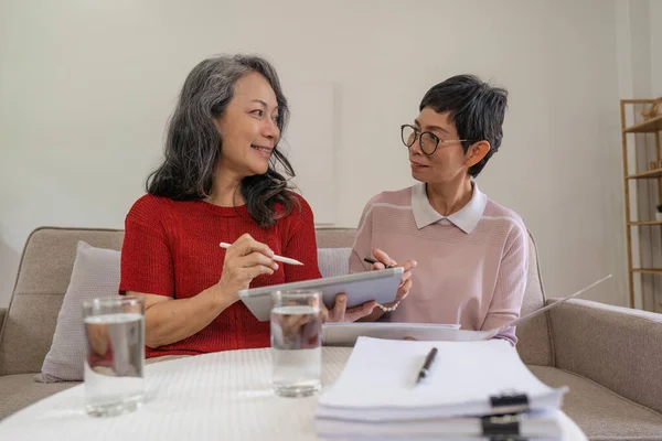 Portret Van Twee Vriend Gelukkig Senior Volwassen Ouderen Azië Vrouwen — Stockfoto
