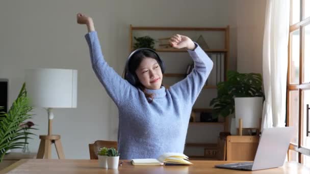 Happy Woman Stretch Yourself Relaxing Activity Feeling Lenzy Weekend Desk — Stock video