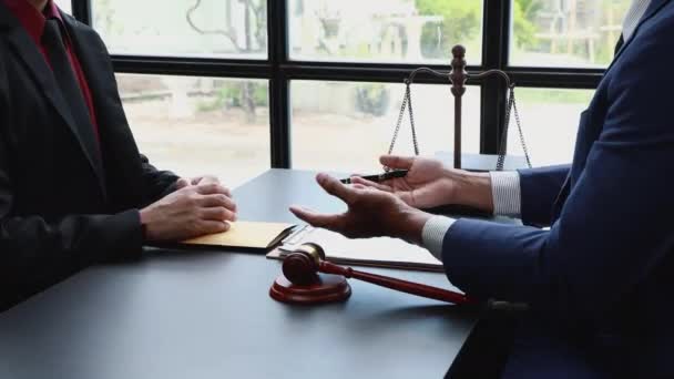 Advogados Apertam Mão Empresários Para Fechar Acordo Com Advogados Parceiros — Vídeo de Stock