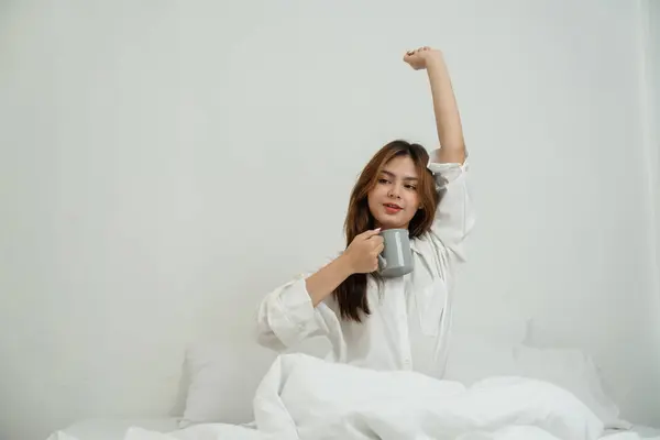 Beautiful Asian Woman Enjoying Warm Coffee Bed Her Bedroom Relaxation — Stock Photo, Image