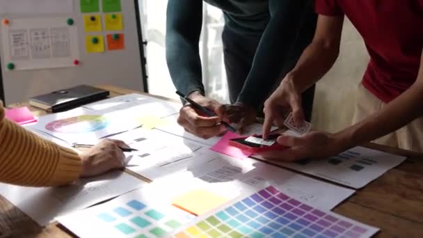 Unga Asiatiska Företag Kreativa Utvecklare Team Arbete Design Kreativ Designer — Stockvideo