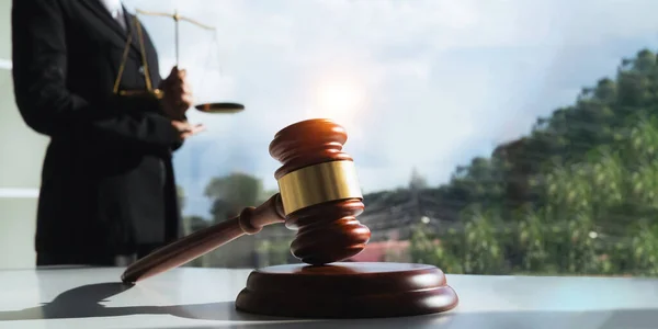 Rechtsanwälte Überreichen Konzepte Der Gerechtigkeit Mit Richtergabel Geschäftsleute Prozess Oder — Stockfoto