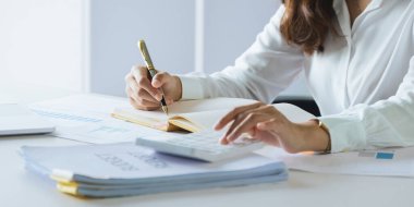 Faiz oranı ve kar payı kavramı, iş adamlarının gelir hesaplaması ve yüzde bazında yatırımdan kazanç getirmesidir. Gelir iadesi emeklilik tazminat fonu, yatırım temettüeli vergi borsası.