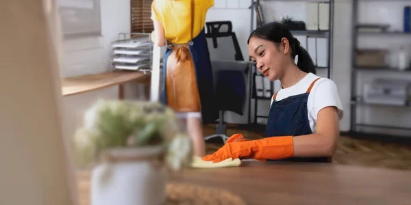 Wiping Table Disinfect Cleaning Service Employee Professional Equipment Cleaning Private — Stock Photo, Image
