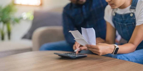 Close Indian Couple Hand Calculate Budget Expense Hold Bill Home — Fotografia de Stock