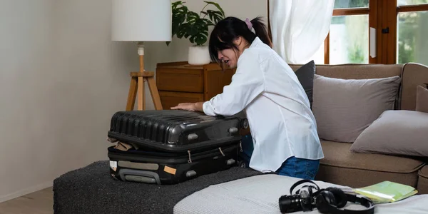 Young Asian Woman Traveler Serious Pack Bags Prepare Travel Season — Stock Photo, Image