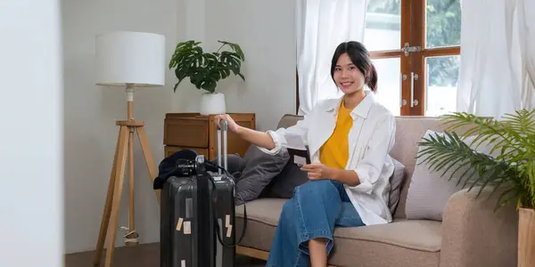 Retrato Beleza Asiático Viajante Mulher Pacote Preparar Coisas Roupas Roupa — Fotografia de Stock