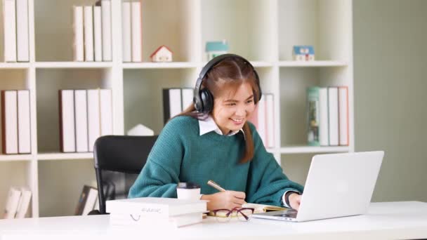 Woman Resting Wear Wireless Headphones Using Laptop Talk Family Friend — Stock Video