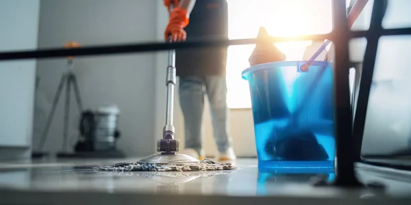 Cleaning Woman Standing Building Holding Blue Tank Side Facilities Tidying — Stock Photo, Image