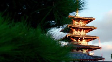 Osaka, Japonya 'daki Shitennoji Tapınağı' nda Beş Hikayeli Pagoda.