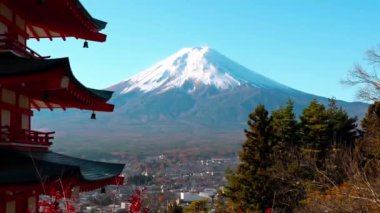 Mt. Fuji ve Chureito Pagoda Sonbaharda, Japonya.