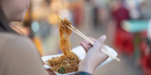 Young Asian Tourist Woman Traveler Eating Pad Thai Noodle Night — Stock Photo, Image