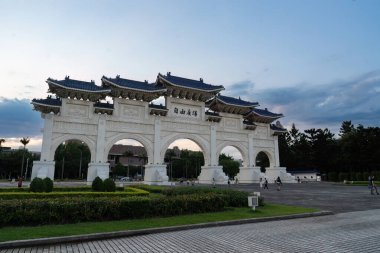 Taipei, Tayvan 28 Nisan 2024: Tayvan 'ın Taipei kentindeki Özgürlük Meydanı' ndaki Chiang Kai Shek anıtı.