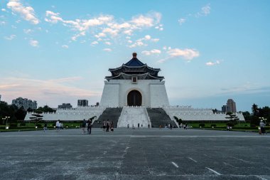 Taipei, Tayvan 28 Nisan 2024: Tayvan 'ın Taipei kentindeki Özgürlük Meydanı' ndaki Chiang Kai Shek anıtı.