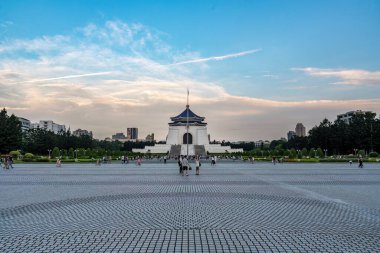 Taipei, Tayvan 28 Nisan 2024: Tayvan 'ın Taipei kentindeki Özgürlük Meydanı' ndaki Chiang Kai Shek anıtı.