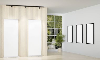 Çağdaş sanat sergileri için tasarlanmış dikey ışık panelleri ve çerçeve alanların yer aldığı modern bir galeri.