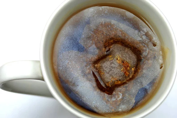 Çay Poşetindeki Aromatik Çayın Yüzeyine Salınan Meyve Çayı Tanenler — Stok fotoğraf
