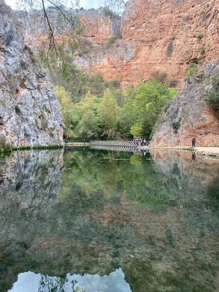 モナステリオ ピエドラ自然公園の鏡の湖 Lago Del Espejo サラゴサ アラゴン スペイン — ストック写真