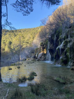 İspanya 'nın Castilla la la Mancha bölgesindeki Cuervo nehrinin kaynağı