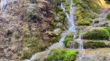 İspanya 'nın Castilla la la Mancha bölgesindeki Cuervo nehrinin kaynağı
