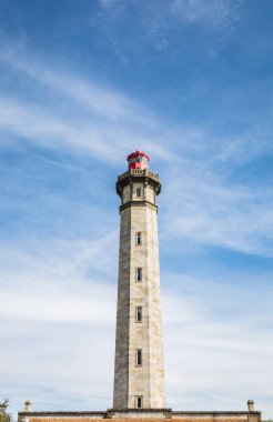 Balinalar Deniz Feneri (le Phare des Baleines), Fransa 'nın Le de R şehrinin batı ucundadır. Deniz fenerinin manzarası