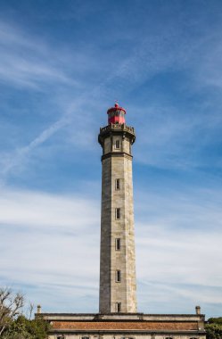 Balinalar Deniz Feneri (le Phare des Baleines), Fransa 'nın Le de R şehrinin batı ucundadır. Deniz fenerinin manzarası