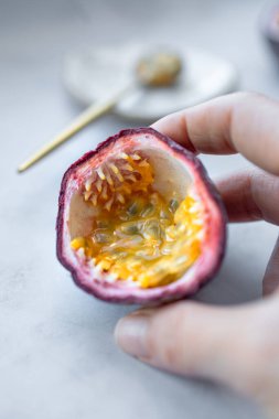 Mutfak Günışığında Tutku Meyvesi Aydınlandı