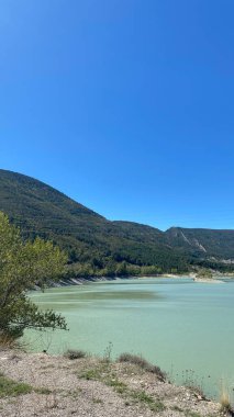 Arguis, İspanya 'nın Huesca kentindeki Arguis belediyesinin Isuela Nehri' nde bulunan sakin bir rezervuardır..