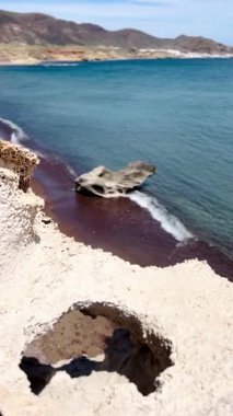 Cabo de Gata, Almera, İspanya 'daki Los Escullos' taki El Arco Sahili Manzarası