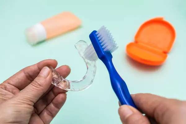 Yeni gecene nasıl iyi bakacağını Dişlerini gıcırdatmaktan nasıl koruyacağını