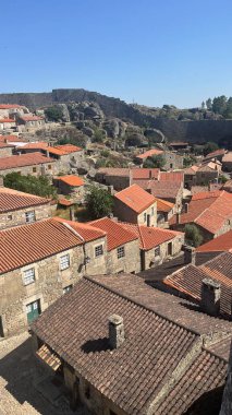 Sortelha, Portekiz 'in Guarda ilçesine bağlı bir ortaçağ köyü. Kaldırımlı sokakları, taş evleri ve güçlendirilmiş duvarlarıyla