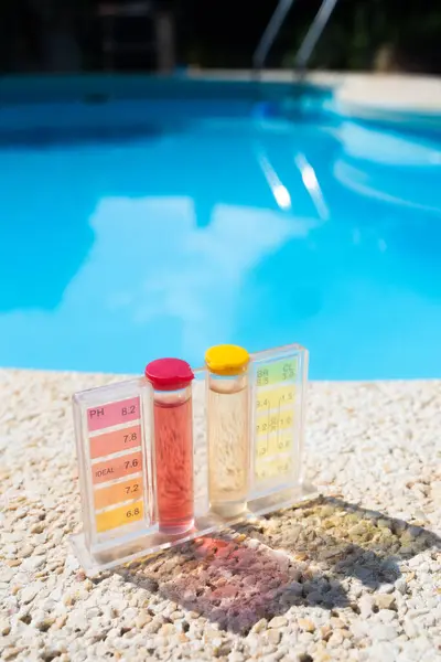 PH ve Klor Seviyelerini İzlemek için Renk Göstergeleri ile Havuz Suyu Test Kiti