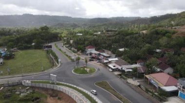 Mandalika Circuit Endonezya etrafında Fotage Drone. Bu görüntü 27 Eylül 2022 'de (18.00) JI konumunda çekildi. Sengkol, Kuta, Kec. Pujut, Kabupaten Lombok Tengah, Nusa Tenggara Barat, Lombok, Endonezya. 83573Boyut Resim 3840x2160