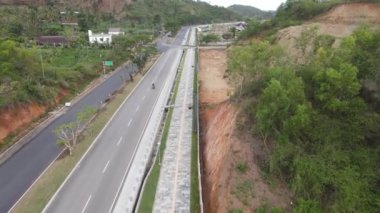 Mandalika Circuit Endonezya etrafında Fotage Drone. Bu görüntü 27 Eylül 2022 'de (18.00) JI konumunda çekildi. Sengkol, Kuta, Kec. Pujut, Kabupaten Lombok Tengah, Nusa Tenggara Barat, Lombok, Endonezya. 83573Boyut Resim 3840x2160
