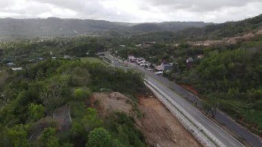 Mandalika Circuit Endonezya etrafında Fotage Drone. Bu görüntü 27 Eylül 2022 'de (18.00) JI konumunda çekildi. Sengkol, Kuta, Kec. Pujut, Kabupaten Lombok Tengah, Nusa Tenggara Barat, Lombok, Endonezya. 83573Boyut Resim 3840x2160