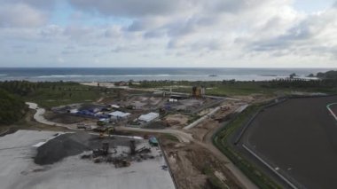 Kuta Mandalika Lombok bölgesinde insansız hava aracı yapımı, bu görüntü 12 Ekim 2022 civarında Jl 'de çekildi. Sengkol, Kuta, Pujut, Central Lombok Regency, West Nusa Tenggara, Endonezya, 83573size Fotage 3840x2160