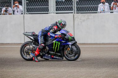 MotoGP 2022 . Fabio Quartaro (20). Canavar Enerjisi Yamaha Takımı. Pertamina Mandalika Uluslararası Pist Endonezya 'da. (Editör Yayınları) Yakalanan: 16 Şubat 2022 Kuta, Central Lombok, Batı Nusa Tenggara, Endonezya.