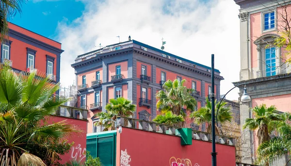 Abril 2022 Barrio Bloques Colores Nápoles Con Coches Aparcados — Foto de Stock