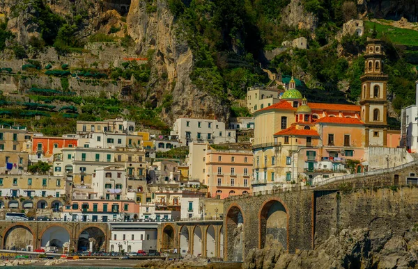 Квітня 2022 Амальфійське Узбережжя Італія Дивиться Порому Міста Морем Передньому — стокове фото