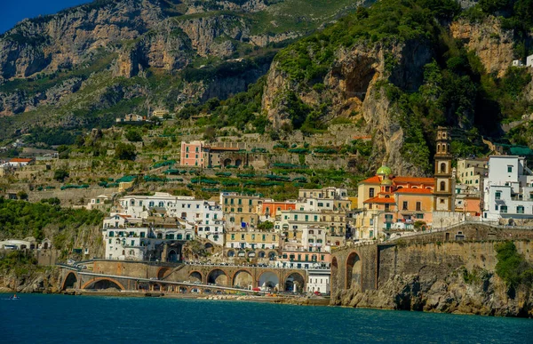 Квітня 2022 Амальфійське Узбережжя Італія Дивиться Порому Міста Морем Передньому — стокове фото