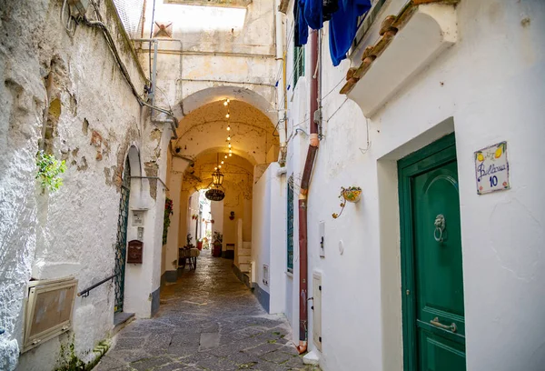 Abril 2022 Amalfi Una Ciudad Con Calles Muy Estrechas Como Imágenes De Stock Sin Royalties Gratis