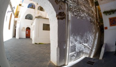 20 Nisan 2022-Amalfi Amalfi kıyılarında bir aşağı bir yukarı giden labirent gibi dar sokakları olan bir şehir.
