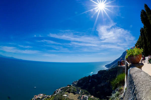 2022 아름다운건 라벨로 마을의 아름다운 여름에는 이탈리아의 아말렉 — 스톡 사진