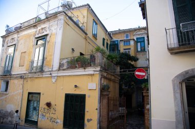 Salerno İtalya turizm kiralama şirketi için yazlık mimari üzerine şehir merkezinde kiralık ev.