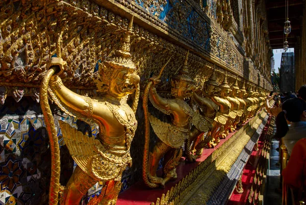 Wat Phra Kaew Grand Palace Bangkok Supporting Giants Base One — Stock Photo, Image