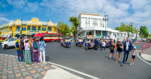 Stycznia 2023 Bangkok Tajlandia Ulice Wypełnione Kolorowymi Tuk Tukami Wtapiającymi — Zdjęcie stockowe